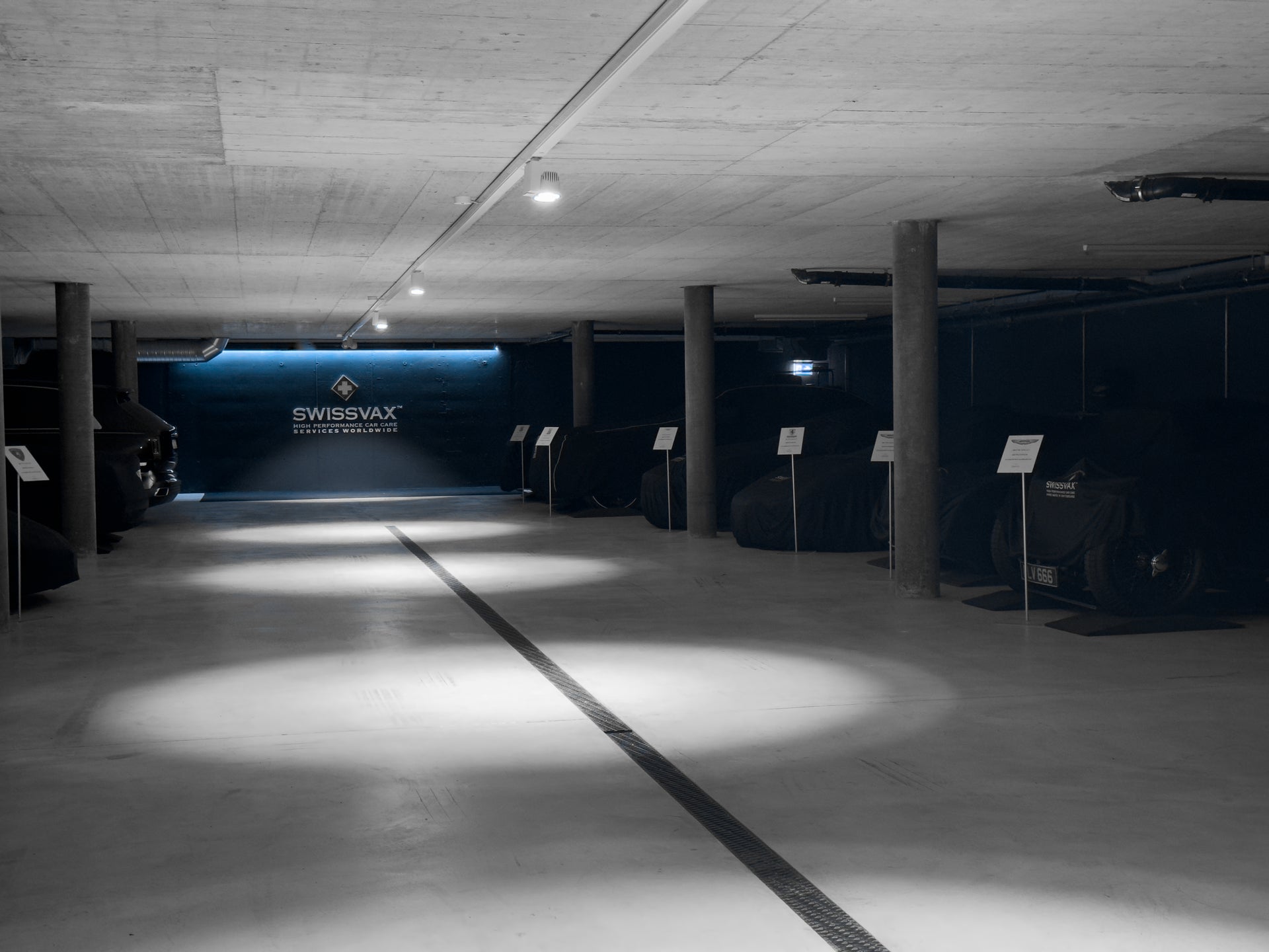 Exklusive Swissvax Einstellhalle