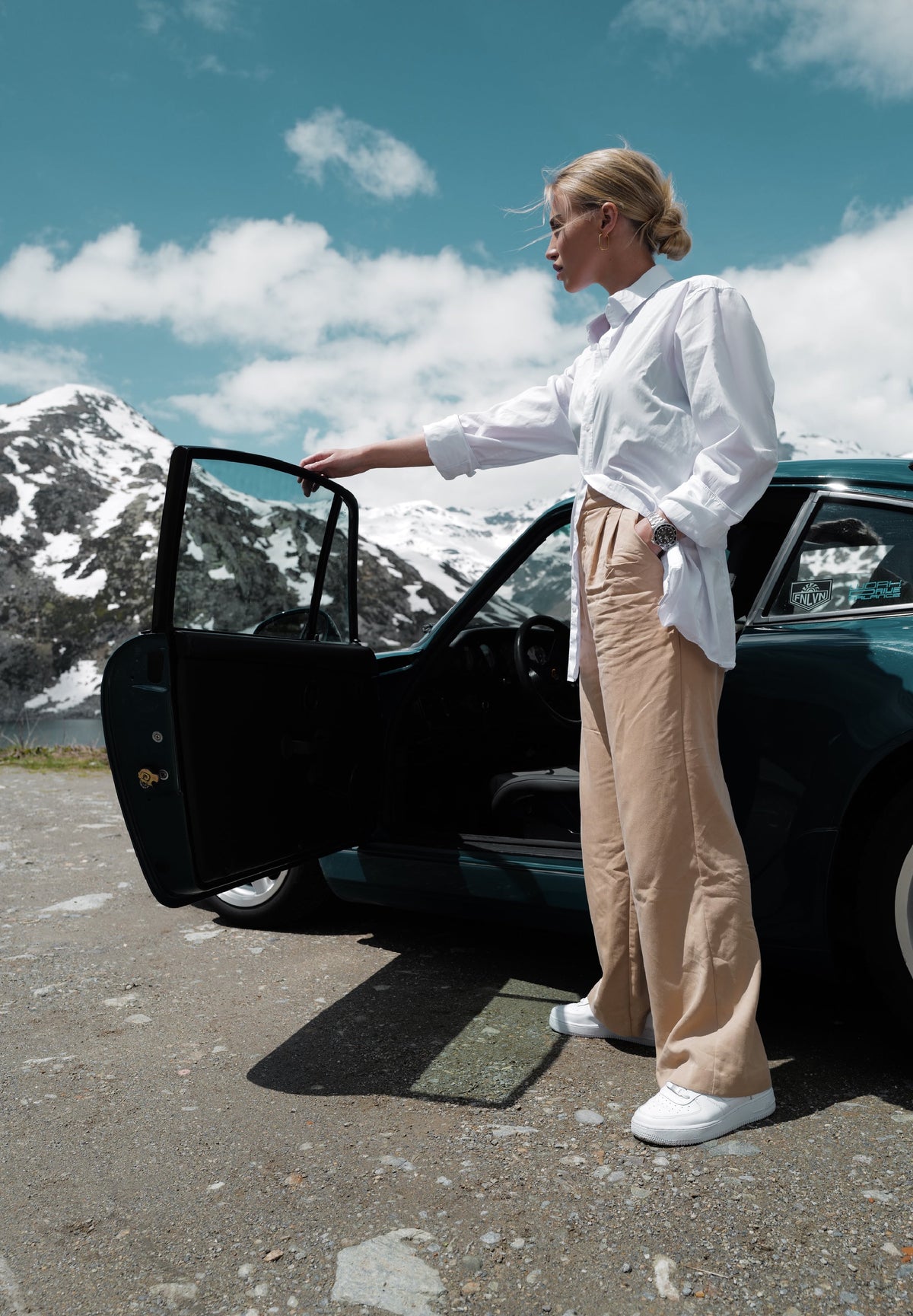 Hanna Schönwald – 1984年式 Mercedes Benz W123 230 CE クーペを大切にする